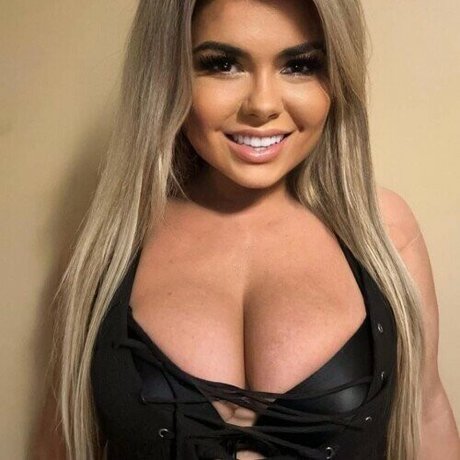 Naakte gelekte OnlyFans-foto van Black Dahlia