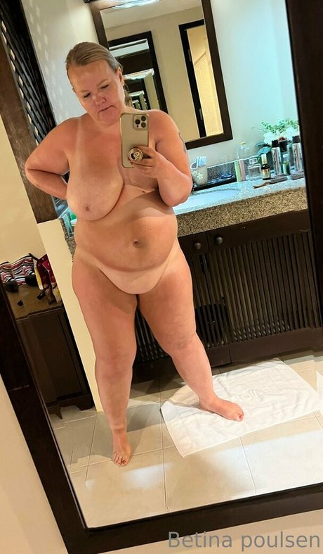 Naakte gelekte OnlyFans-foto van Betinapoulsen