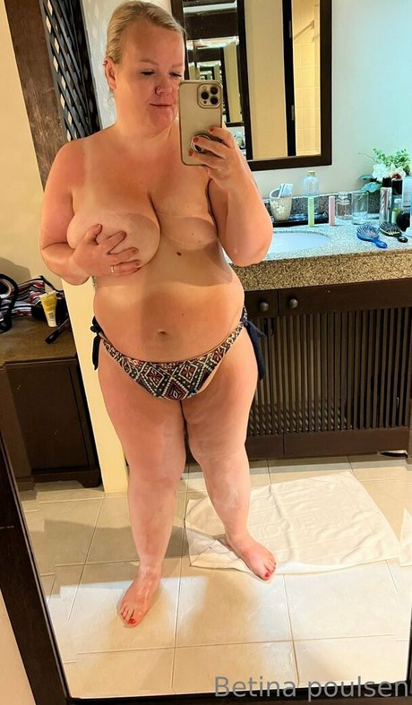 Naakte gelekte OnlyFans-foto van Betinapoulsen