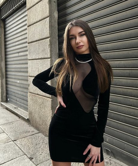 Naakte gelekte OnlyFans-foto van Elisa Esposito