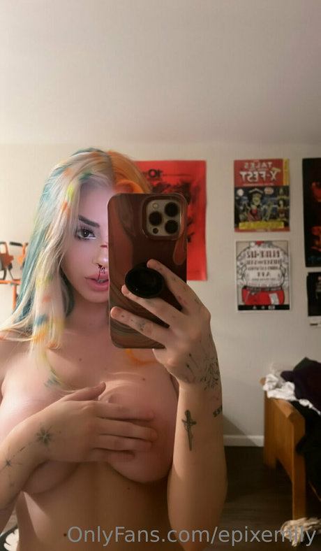 Naakte gelekte OnlyFans-foto van Epixemily