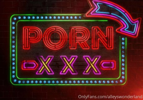 Naakte gelekte OnlyFans-foto van Alleyswonderland