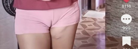 Naakte gelekte OnlyFans-foto van Elisaneoficial