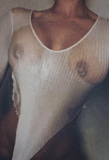 Naakte gelekte OnlyFans-foto van Ia Ostergren