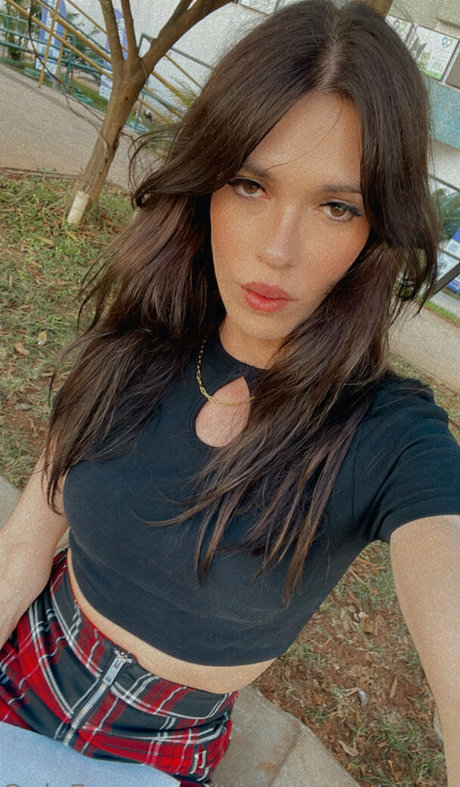 Naakte gelekte OnlyFans-foto van Transmonstercock