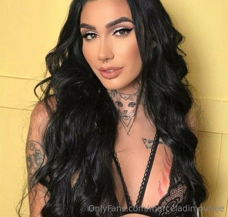 Naakte gelekte OnlyFans-foto van Marceladimovfree