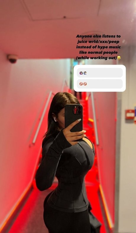 Naakte gelekte OnlyFans-foto van Karina Grinberryall