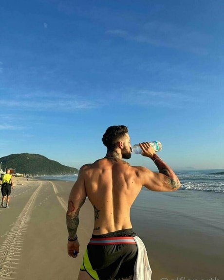 Naakte gelekte OnlyFans-foto van Alfienorthfree