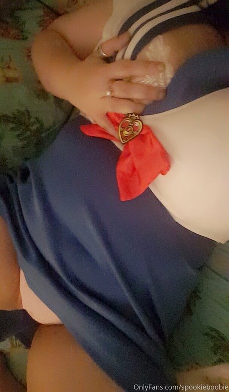 Naakte gelekte OnlyFans-foto van Spookieboobie