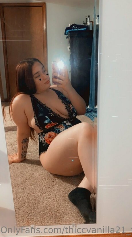 Naakte gelekte OnlyFans-foto van Thiccvanilla21free