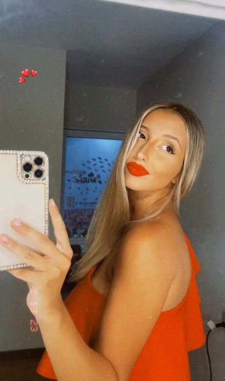 Naakte gelekte OnlyFans-foto van Bustyana