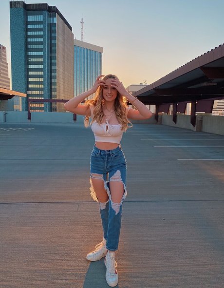 Naakte gelekte OnlyFans-foto van Charlotte Bregman