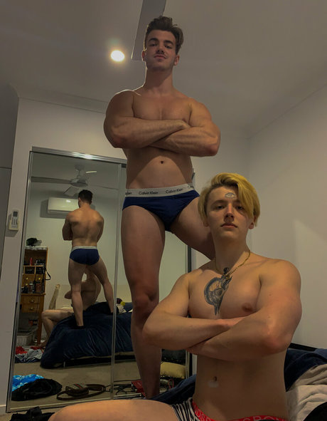 Naakte gelekte OnlyFans-foto van Bradcockpitt