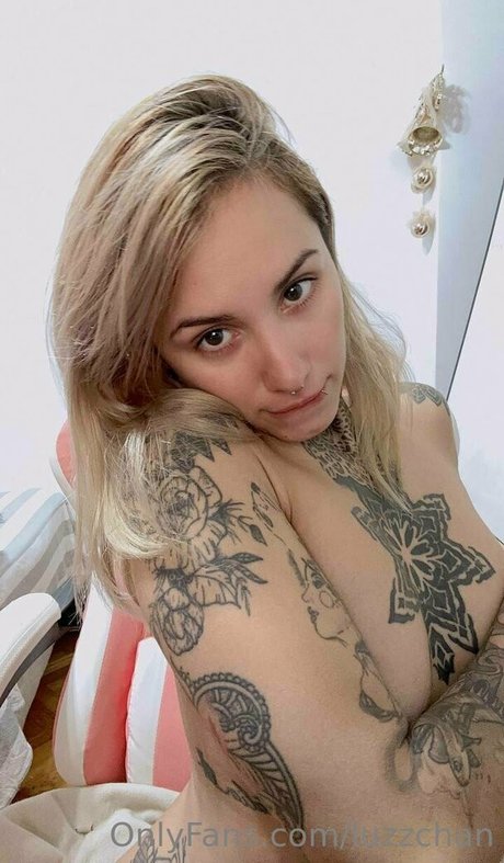 Naakte gelekte OnlyFans-foto van Luzzchan