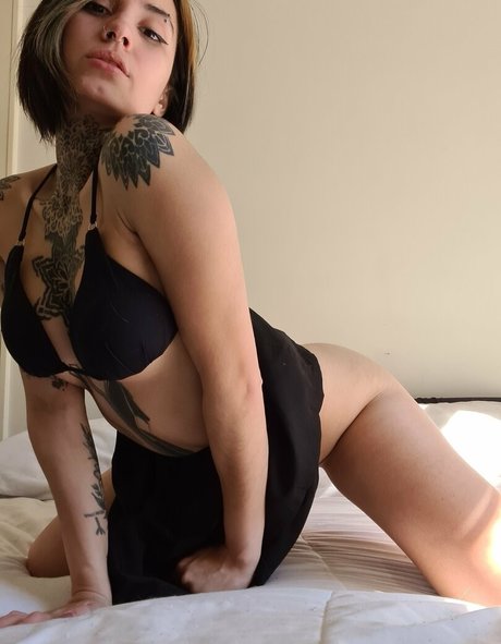 Naakte gelekte OnlyFans-foto van Luzzchan