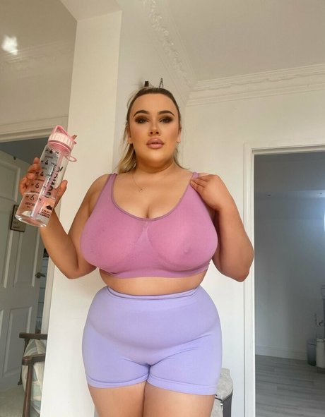 Naakte gelekte OnlyFans-foto van Laura Morgan