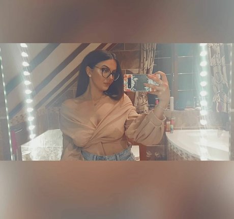 Naakte gelekte OnlyFans-foto van Jessie