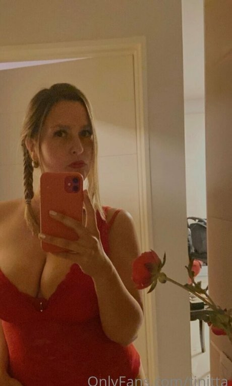 Naakte gelekte OnlyFans-foto van Tinitta