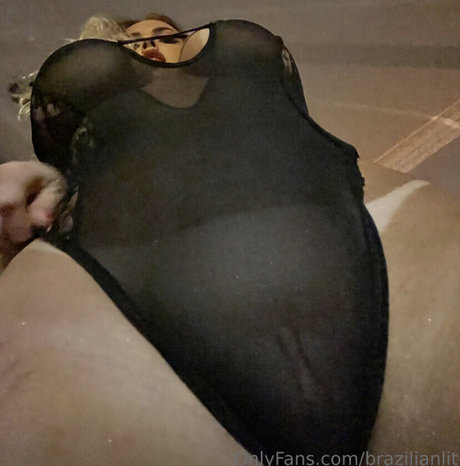 Naakte gelekte OnlyFans-foto van Amanda Litvin