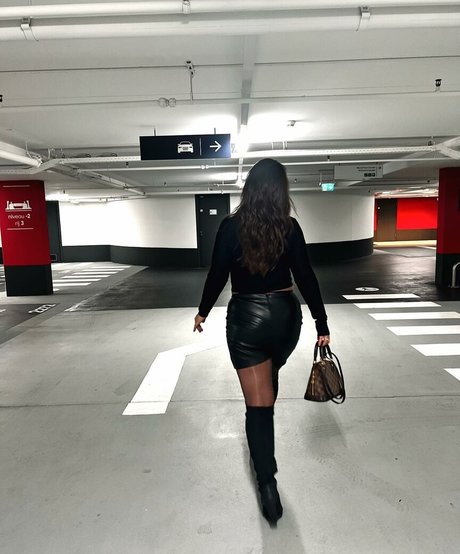 Naakte gelekte OnlyFans-foto van Cheryl Jansen