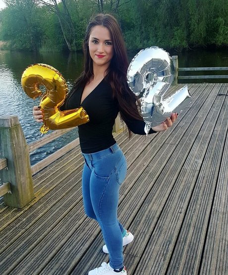Naakte gelekte OnlyFans-foto van Esmeralda