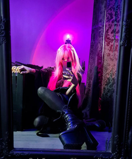 Naakte gelekte OnlyFans-foto van Lilyangeliccatfree