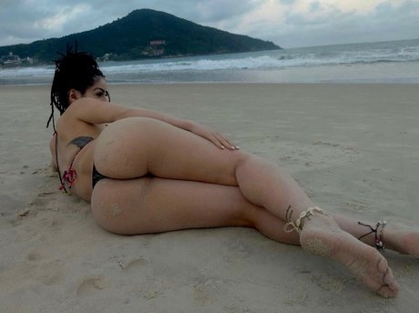Naakte gelekte OnlyFans-foto van Angie Diaz