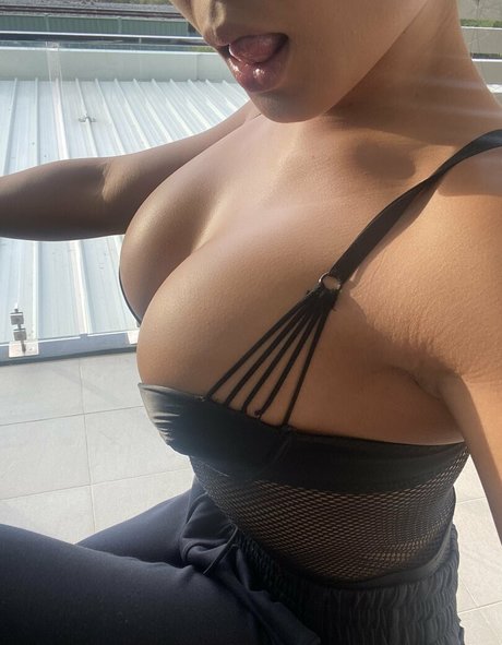 Naakte gelekte OnlyFans-foto van Scarletlyone