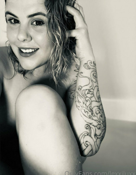 Naakte gelekte OnlyFans-foto van Lexxiluxx