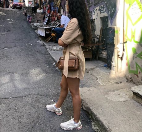 Naakte gelekte OnlyFans-foto van Elwa Saleh