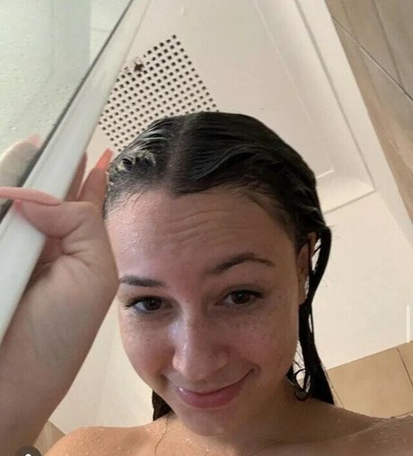 Naakte gelekte OnlyFans-foto van Willow Jade