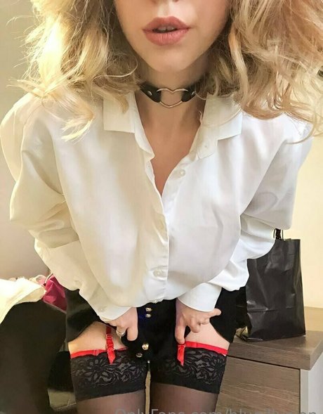 Naakte gelekte OnlyFans-foto van Blueillusion