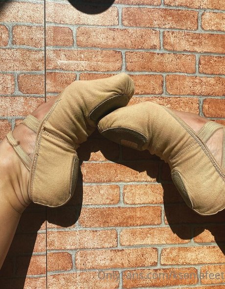 Naakte gelekte OnlyFans-foto van Kflexiblefeet