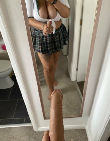 Naakte gelekte OnlyFans-foto van Kcupsbrunette