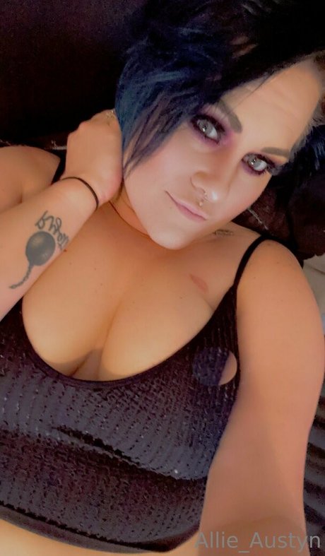 Naakte gelekte OnlyFans-foto van Allieaustyn