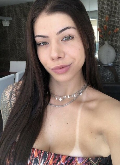 Naakte gelekte OnlyFans-foto van Thayna Lopes