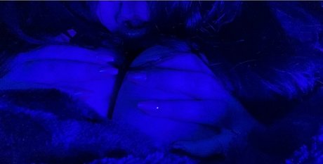 Naakte gelekte OnlyFans-foto van Angeloftemptation