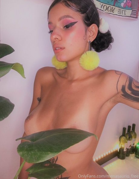 Naakte gelekte OnlyFans-foto van Menasauriofree