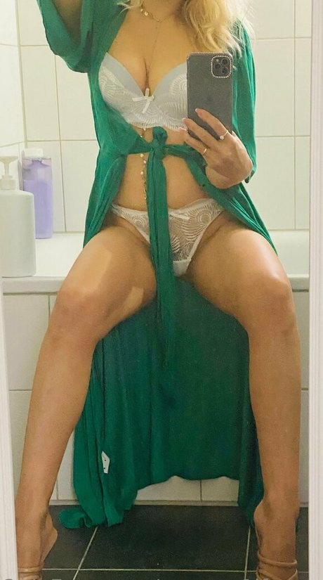 Naakte gelekte OnlyFans-foto van Yourm1lfmama