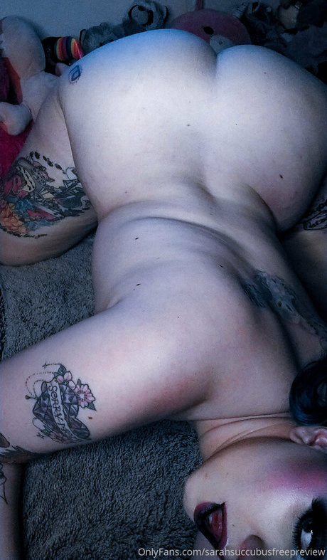Naakte gelekte OnlyFans-foto van Sarahsuccubusfreepreview