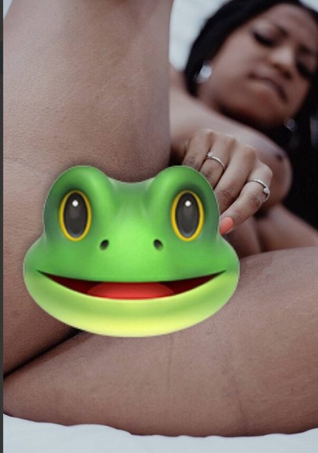 Naakte gelekte OnlyFans-foto van Preta Naja
