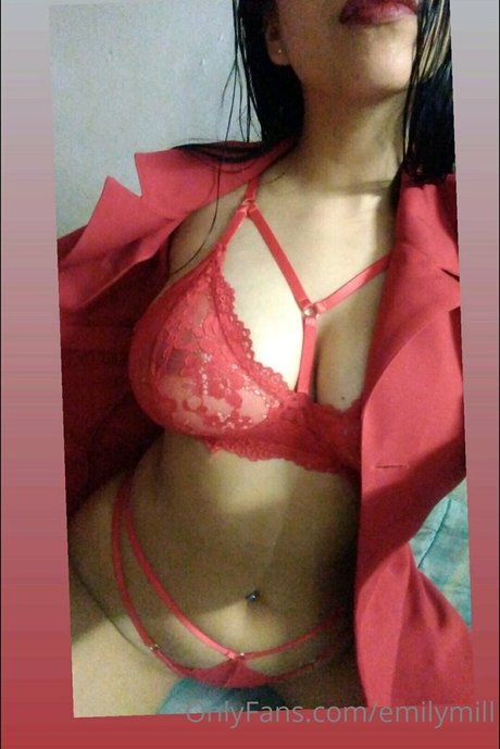 Naakte gelekte OnlyFans-foto van Emilymill