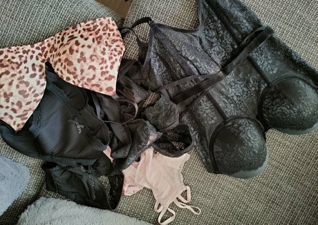Naakte gelekte OnlyFans-foto van Madamealaskaofficial