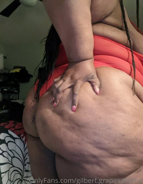 Naakte gelekte OnlyFans-foto van Gilbertgrapesmama