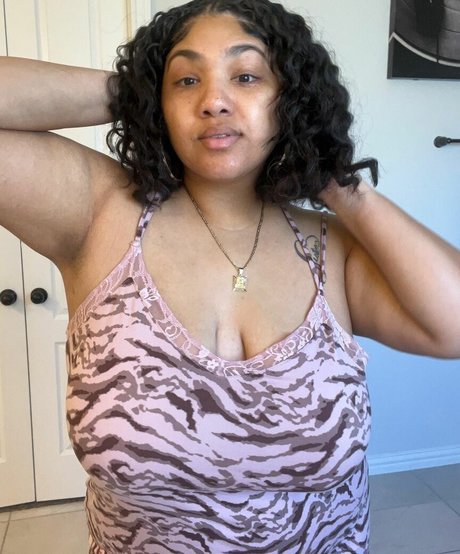Naakte gelekte OnlyFans-foto van Mizzmelons