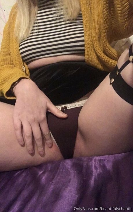Naakte gelekte OnlyFans-foto van Beautifulychaotic