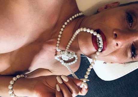 Naakte gelekte OnlyFans-foto van Monicasaintxxx