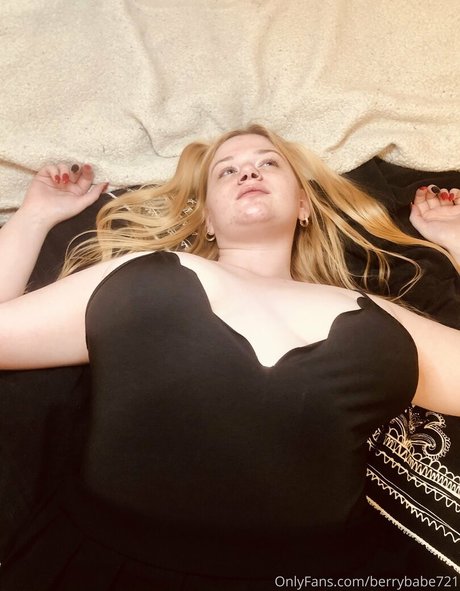 Naakte gelekte OnlyFans-foto van Berrybabe721