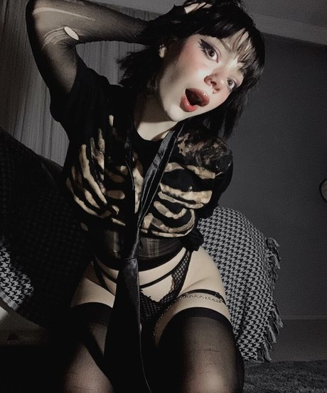 Naakte gelekte OnlyFans-foto van Sugarspiceandevrytinnice