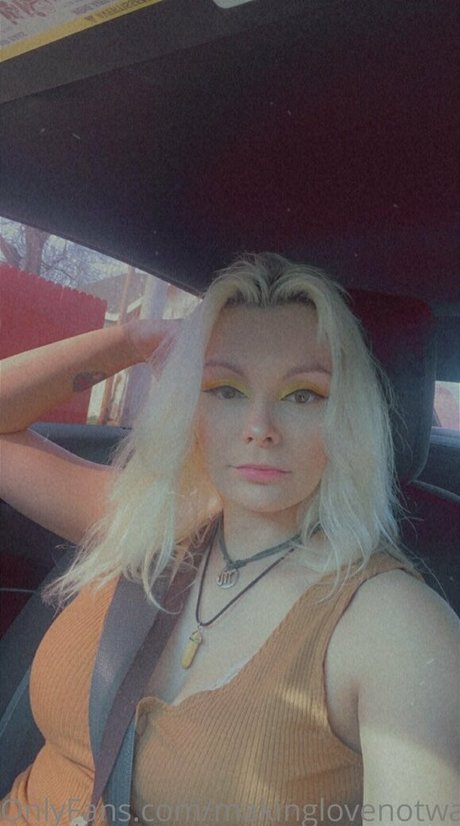 Naakte gelekte OnlyFans-foto van Realprincesstiabeanie